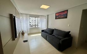 Apartamento 2 dormitórios próximo Mar Balneário Camboriú